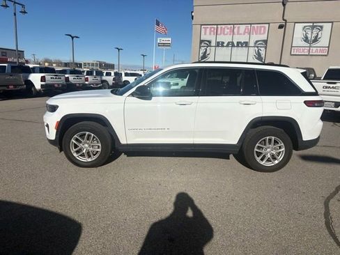 Used 2025 Jeep Grand Cherokee Laredo X w/ Luxury Tech Group I AWD/4WD image 3
