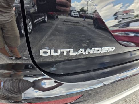 Used 2022 Mitsubishi Outlander SE AWD/4WD image 11