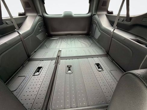 New 2026 Chevrolet Suburban Premier AWD/4WD image 18