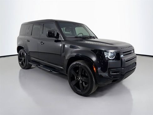 Used 2025 Land Rover Defender 110 V8 AWD/4WD image 3