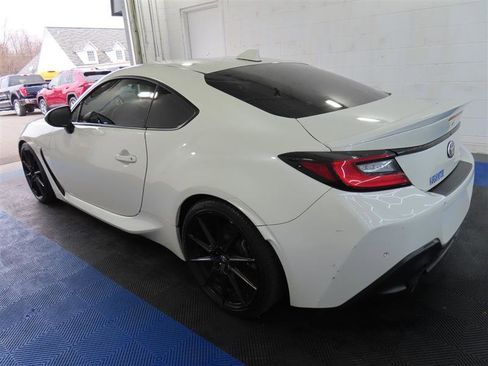 Used 2024 Toyota GR86 Premium image 11