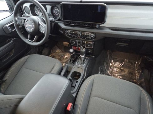 Used 2025 Jeep Wrangler Unlimited Sport image 21