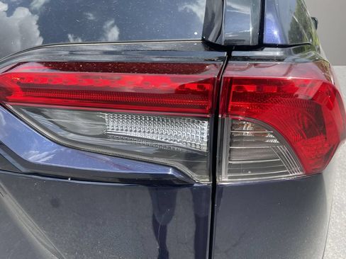 Used 2022 Toyota RAV4 XLE w/ Convenience Package AWD/4WD image 11