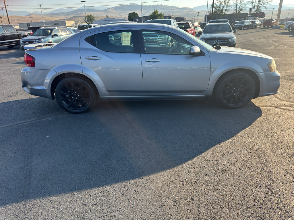 Used 2013 Dodge Avenger SXT w/ Blacktop Pkg FWD image 4