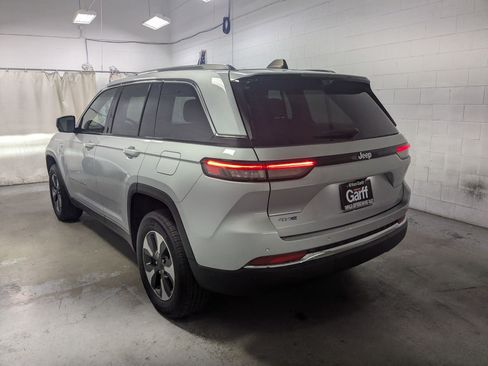 Used 2022 Jeep Grand Cherokee Limited 4xe w/ Luxury Tech Group II AWD/4WD image 9