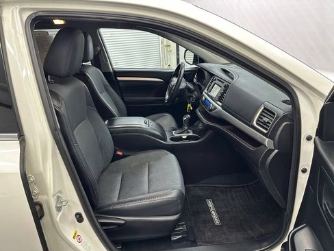Used 2015 Toyota Highlander Plus FWD image 14