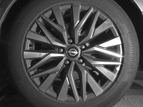 Used 2025 Nissan Altima 2.5 SV FWD image 14
