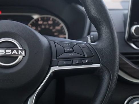 Used 2024 Nissan Altima 2.5 SV FWD image 9