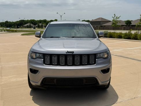Used 2020 Jeep Grand Cherokee Altitude AWD/4WD image 2