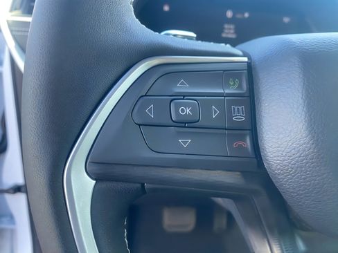 New 2025 Jeep Grand Cherokee Altitude image 14