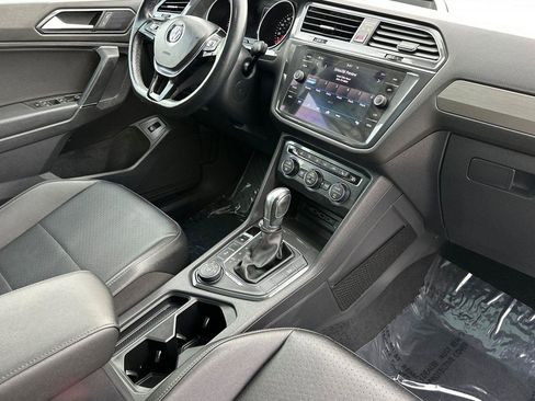 Used 2018 Volkswagen Tiguan SEL w/ 3rd Row Seat Package image 16