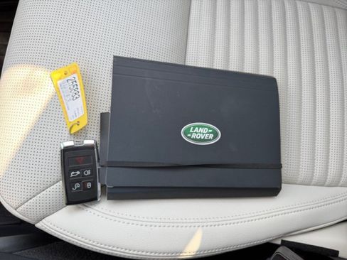 Certified 2025 Land Rover Discovery S AWD/4WD image 21