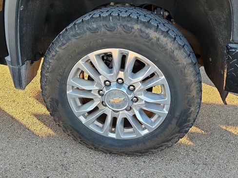 Used 2022 Chevrolet Silverado 2500 High Country w/ Safety Package II image 6