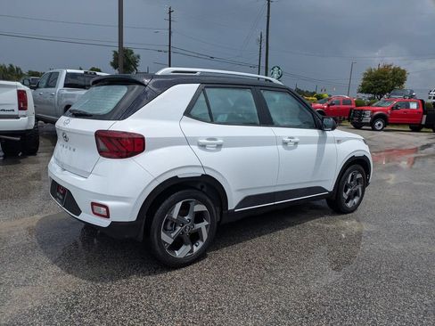 Used 2024 Hyundai Venue Limited FWD image 4