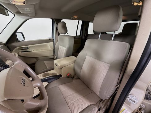 Used 2010 Jeep Liberty Sport w/ Popular Equipment Group image 8