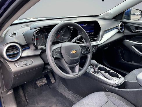 Used 2024 Chevrolet Trax LS w/ LS Convenience Package FWD image 14