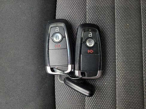 Used 2020 Ford Edge SE image 32