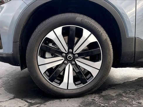 Used 2023 Volvo XC40 Recharge Core image 12