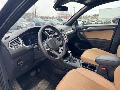 Used 2022 Volkswagen Tiguan SE image 9