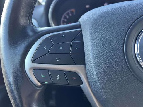 Certified 2021 Jeep Grand Cherokee Laredo X image 33