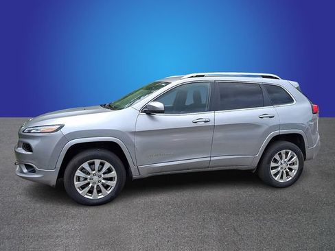 Used 2017 Jeep Cherokee Overland w/ Technology Group AWD/4WD image 7
