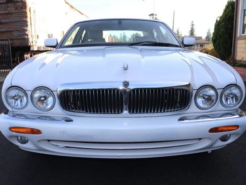 Used 2001 Jaguar XJ8 image 3