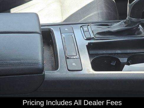 Used 2015 Hyundai Genesis 3.8 RWD image 8