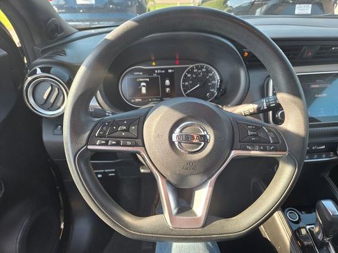 Used 2018 Nissan Kicks SV w/ Exterior Package image 10