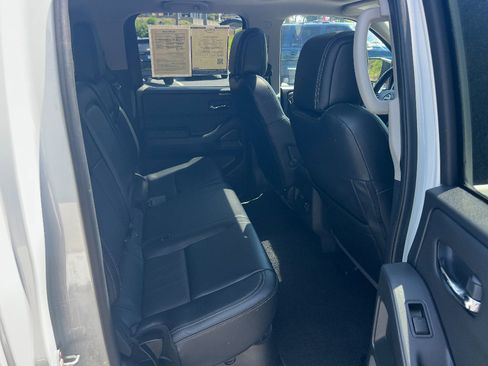 Used 2024 Nissan Frontier SL w/ Technology Package RWD image 14