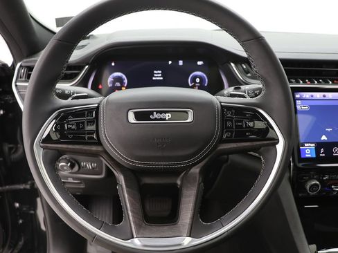 Used 2023 Jeep Grand Cherokee Overland w/ Luxury Tech Group IV AWD/4WD image 18
