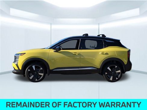 Used 2026 Nissan Kicks SR w/ Illumination Package image 2