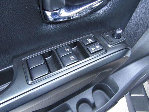 Used 2024 Nissan Titan PRO-4X w/ Pro-4x Utility Package AWD/4WD image 15