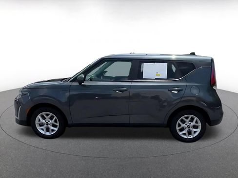 Used 2025 Kia Soul LX w/ LX Technology Package FWD image 8