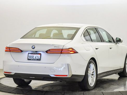 Used 2025 BMW 530i w/ Premium Package image 5