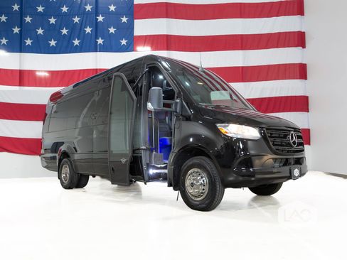 Used 2024 Mercedes-Benz Sprinter 3500 image 2