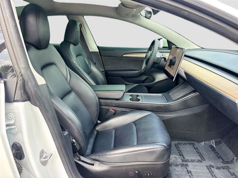 Used 2023 Tesla Model 3 Standard Range image 29