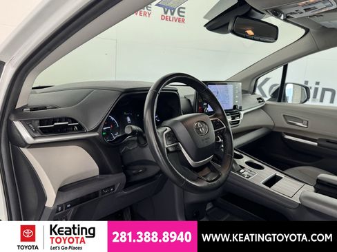 Certified 2024 Toyota Sienna XLE FWD image 15