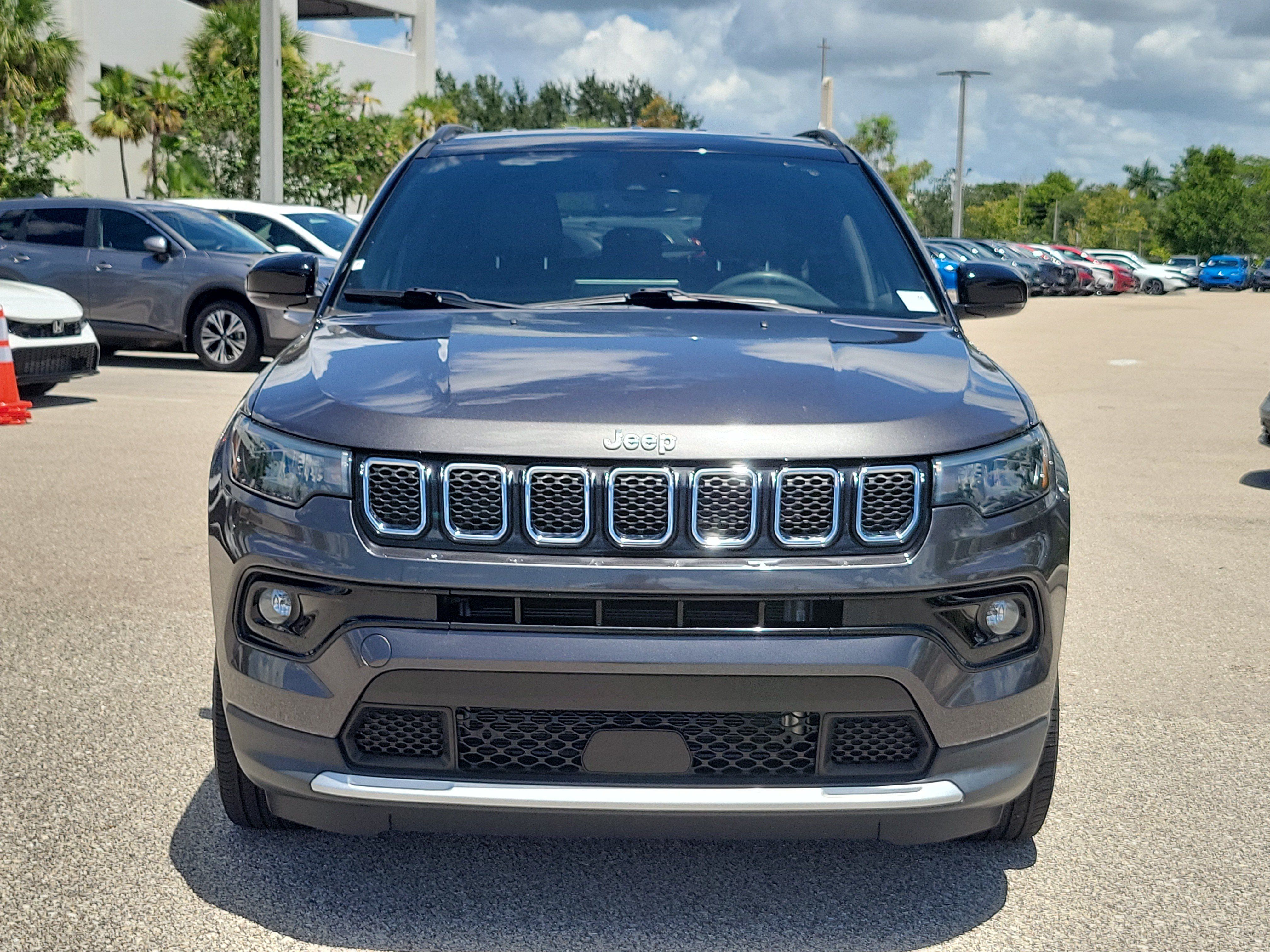 Used 2023 Jeep Compass Limited AWD/4WD image 2