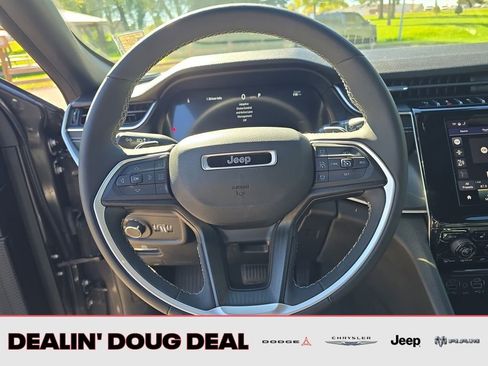 Used 2023 Jeep Grand Cherokee Altitude image 15