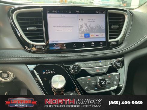 New 2026 Chrysler Pacifica Select image 8