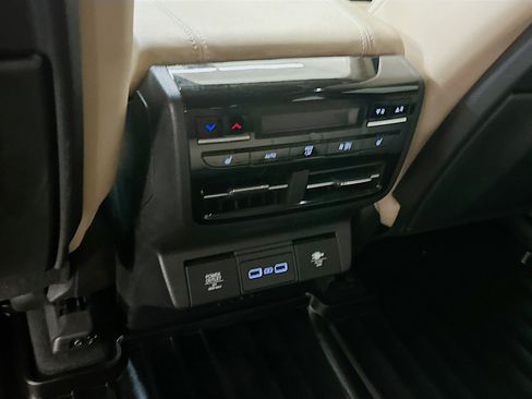 Used 2023 Acura MDX SH-AWD w/ Advance Package image 29