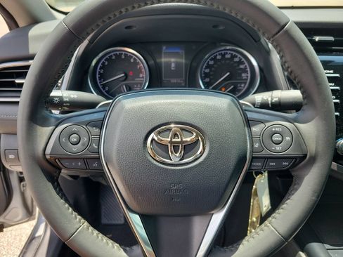 Used 2020 Toyota Camry SE FWD image 17