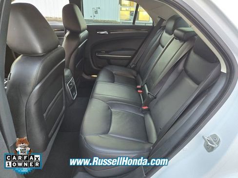 Used 2023 Chrysler 300 Touring L image 10