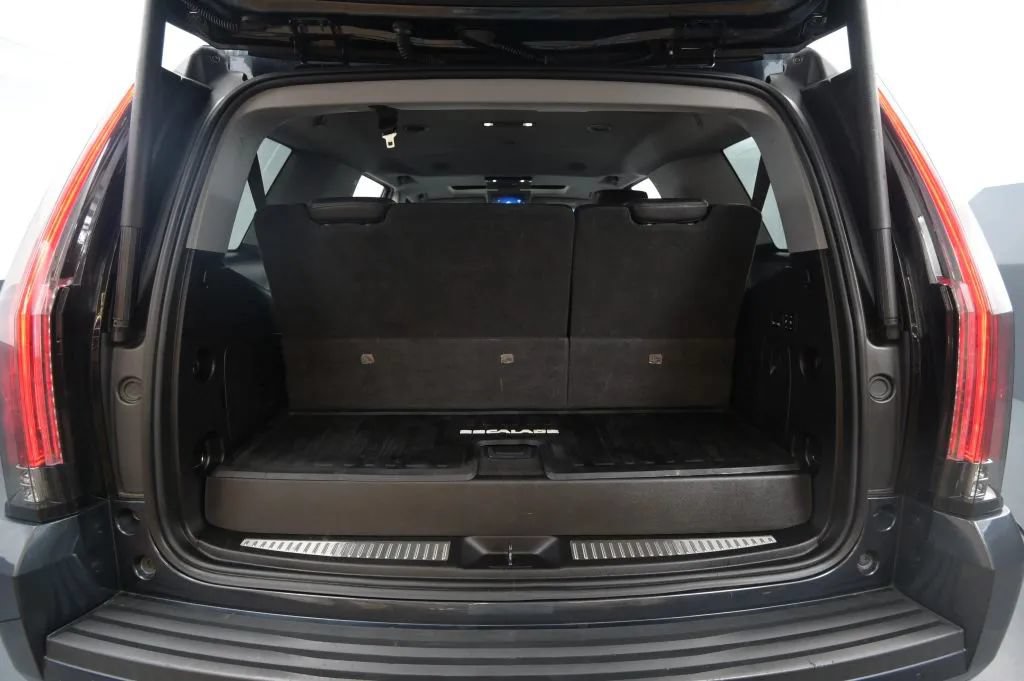 Used 2019 Cadillac Escalade Premium Luxury w/ LPO, Radiant Package AWD/4WD image 45
