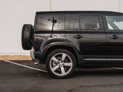 Used 2024 Land Rover Defender 110 SE image 6