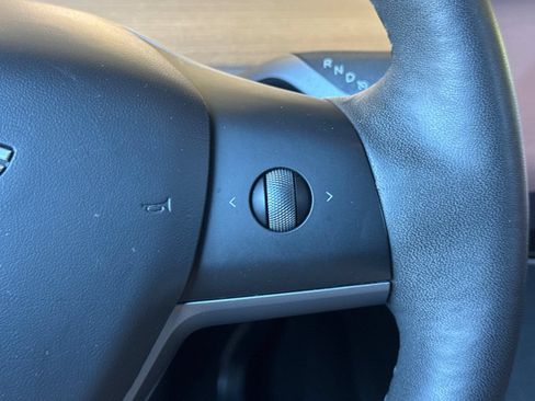 Used 2025 Tesla Model Y Performance AWD/4WD image 36