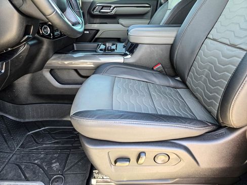 Certified 2025 Chevrolet Silverado 2500 ZR2 w/ Technology Package image 14