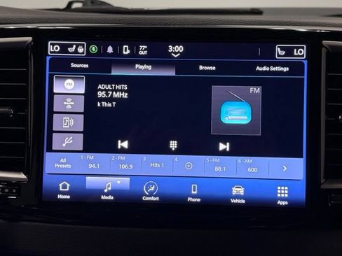 Used 2024 Chrysler Pacifica Touring-L FWD image 21