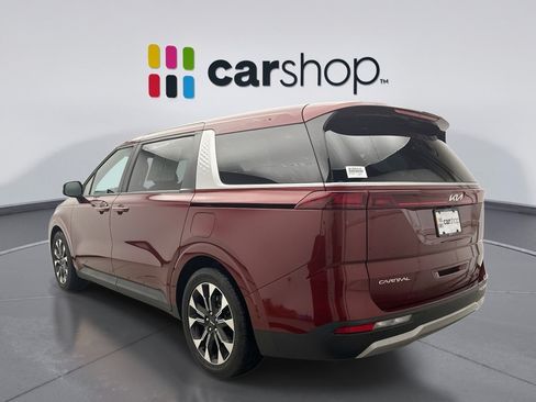 Used 2024 Kia Carnival EX FWD image 3