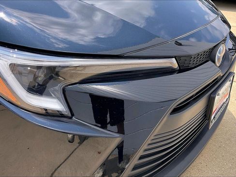 Used 2025 Toyota Corolla LE FWD image 34